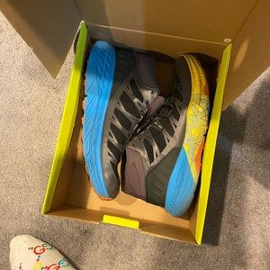 100% Authentic Hoka One One Speed Goat Mid